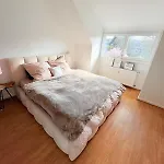Cozy Apartment In Oberkassel